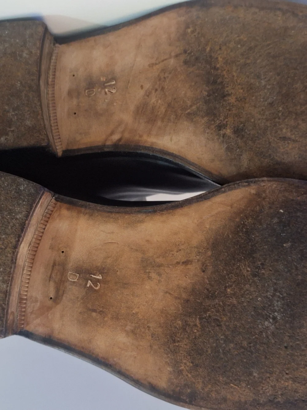 Gucci Black Leather Chelsea Boots with Sleek Profile